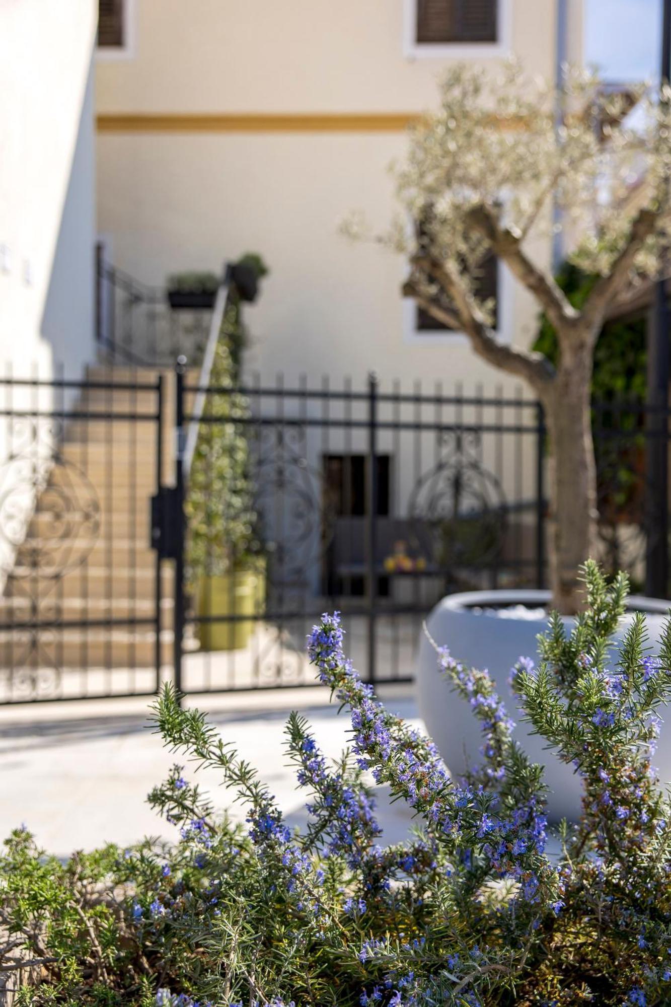 فندق The House مالينسكا المظهر الخارجي الصورة